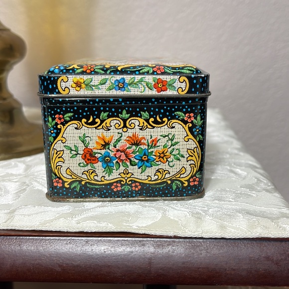 England Made Little Floral Tin Treasure Box Hinged Black Floral - Picture 8 of 10
